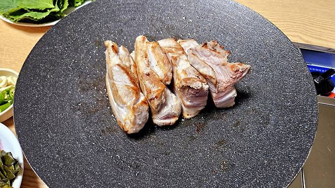 20250217_200403.jpg 저녁 통삼겹살로 한잔