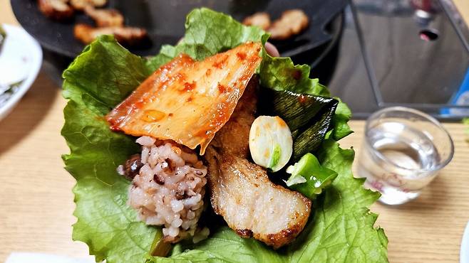 20250217_203443.jpg 저녁 통삼겹살로 한잔