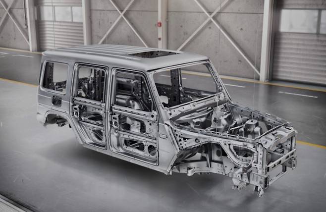 메르세데스-벤츠 G-클래스, 프레임에 올라가는 바디 사진=메르세데스-벤츠