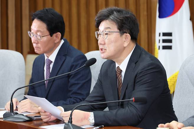 권성동 국민의힘 원내대표가 18일 서울 여의도 국회에서 열린 원내대책회의에서 발언하고 있다. 연합뉴스