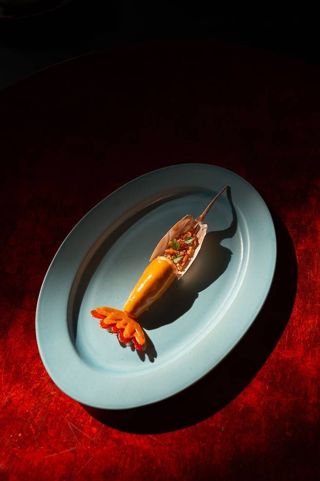 탐 셰프는 태국의 다양한 지역을 상징하는 의미가 담긴 7개 코스 요리를 선보인다. / 사진=아시아 50 베스트 레스토랑