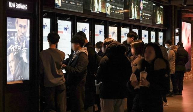 지난해 영화관 전체 매출과 관객수는 줄었으나, 한국 영화 매출과 관객수는 15%이상 증가했다. 연합뉴스