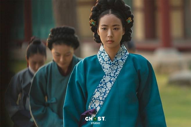 tvNX티빙 드라마 ‘원경’에서 채령 역을 연기한 배우 이이담 출연장면. 사진 고스트스튜디오