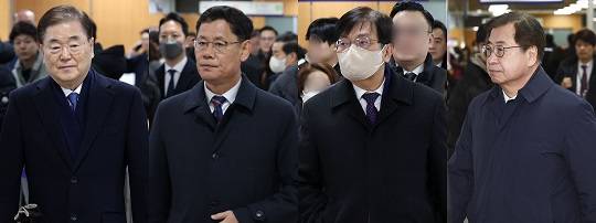 정의용 전 국가안보실장(왼쪽부터), 김연철 전 통일부 장관, 노영민 전 대통령비서실장, 서훈 전 국가정보원장이 19일 서울 서초구 서울중앙지방법원에서 열린 '강제북송' 관련 국가정보원법위반 선고공판에 출석하고 있다. (사진/뉴스1)