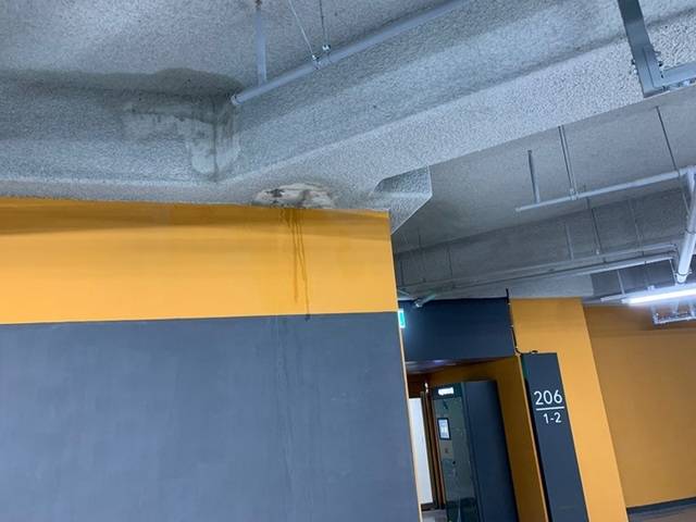 경남아너스빌 디센트 지하주차장에서 발견된 누수. /경남아너스빌 디센트 입주예정자협의회