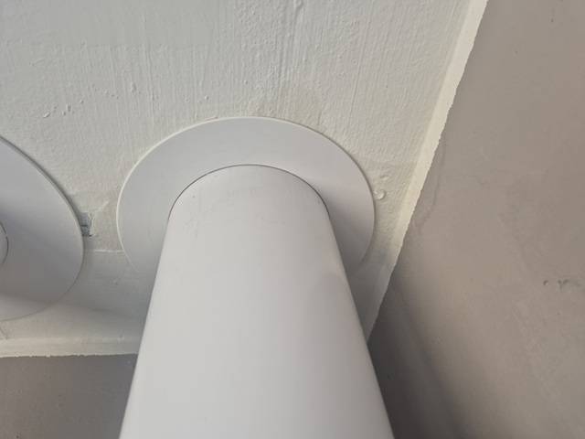 경남아너스빌 디센트 2단지 세대 내에서 발견된 누수 및 물 맺힘. /경남아너스빌 디센트 입주예정자협의회