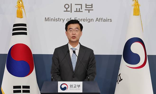 이재웅 외교부 대변인이 지난 13일 서울 종로구 외교부에서 현안 관련 정례브리핑을 하고 있다. /뉴시스