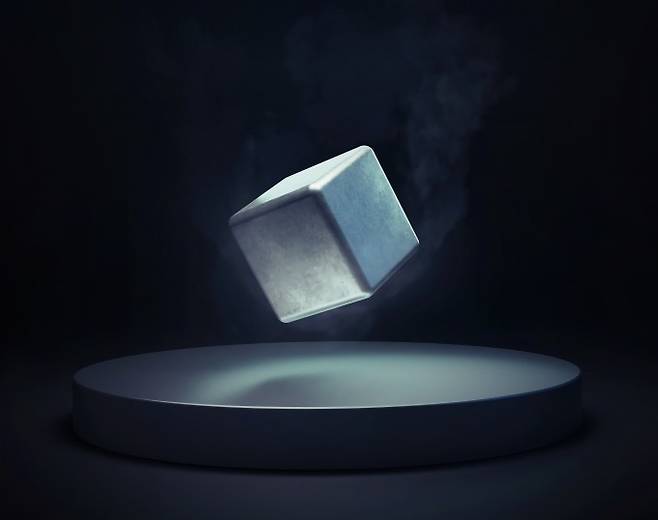 초전도 현상은 어떤 물질의 전기 저항이 사라지는 현상을 말한다. 초전도체는 자석 위에서 떠오르는 성질이 있다. 게티이미지뱅크 제공