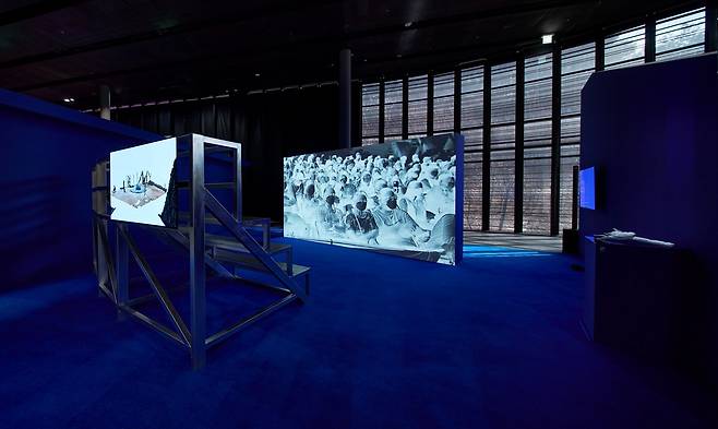 Installation view of "River Kwai: This Memorial Service was Held in the Memory of the Deceased" by Saroot Supasuthivech at Nam June Paik Art Center (Courtesy of Nam June Paik Art Center)