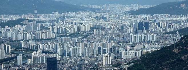 서울 송파구 롯데월드타워 서울스카이에서 내려다본 서울시내 아파트 단지. 사진과 기사는 관련 없음. 한주형 기자