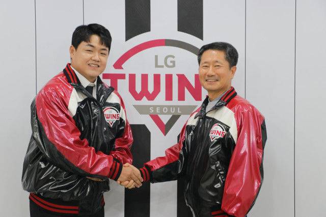 [서울=뉴시스] 프로야구 LG 트윈스가 지난해 11월11일 자유계약선수(FA) 투수 장현식과 계약 기간 4년, 총액 52억원(계약금 16억원·연봉 36억원)에 계약을 체결했다. (사진=LG 트윈스 제공) 2024.11.11. *재판매 및 DB 금지