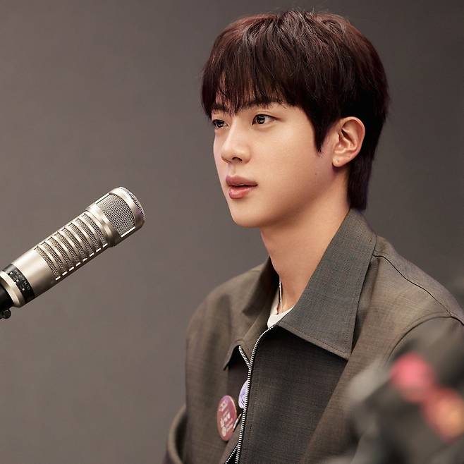 '비주얼 킹' 방탄소년단 진, 2024 올해의 비주얼 1위