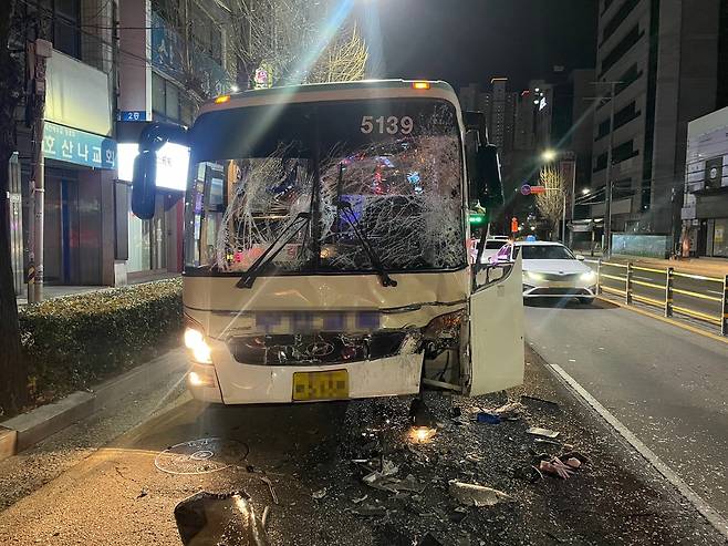 추돌 사고 버스 [경남소방본부 제공. 재판매 및 DB 금지]