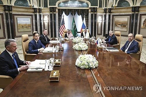 사우디에 모인 미러 대표단 [EPA=연합뉴스. 재판매 및 DB 금지]
