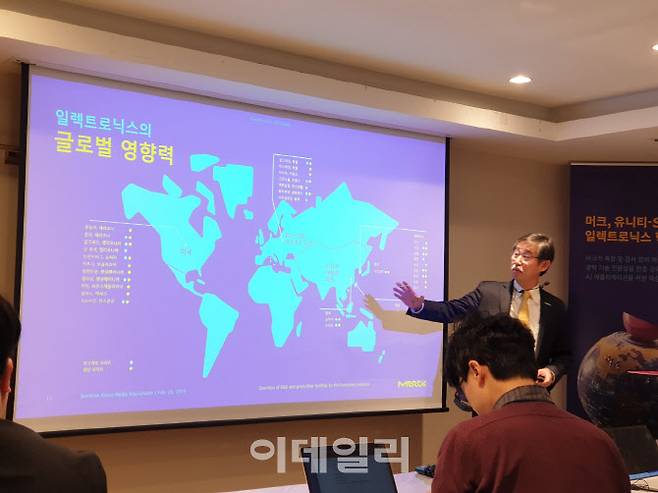 김우규 한국머크 대표가 20일 서울 강남구에서 기자간담회를 열고 발표하고 있다. (사진=김응열 기자)