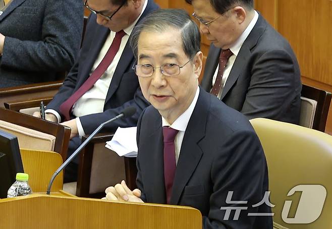 한덕수 국무총리가 20일 서울 종로구 헌법재판소 대심판정에서 열린 윤석열 대통령 탄핵심판 10차 변론에서 발언하고 있다. (헌법재판소 제공. 재판매 및 DB 금지) 2025.2.20/뉴스1
