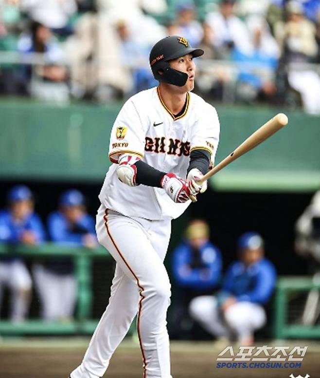 아키히로는 18일 요코하마와 연습경기에서 7회 동점 2점 홈런, 9회 끝내기 홈런을 터트렸다. 사진캡처=요미우리 자이언츠 SNS