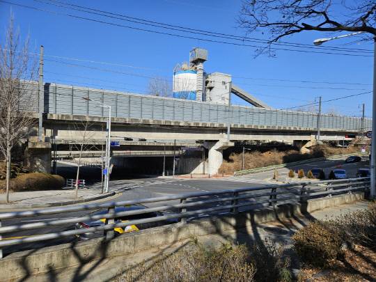 20일 일명 '법동 굴다리'로 불리는 읍내동 아리랑로 모습. 아리랑로는 법동·송촌동 등 대덕구 지역과 유성구 대덕특구를 잇는 도로다. 김소연 기자