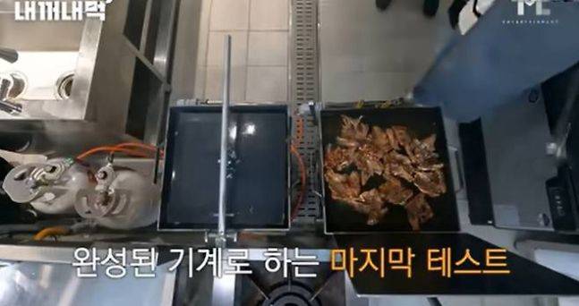가스통 옆에서 기름 요리하는 논란의 영상. 사진=백 대표 유튜브 영상 갈무리