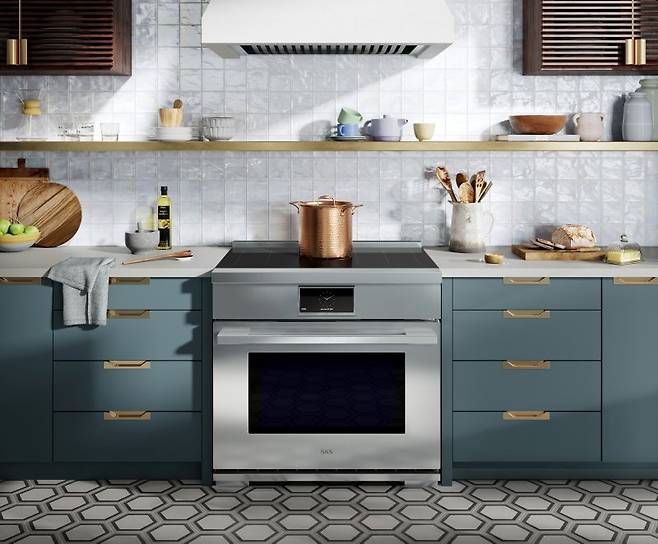 LG전자의 '초프리미엄 빌트인' 가전 브랜드인 SKS의 36인치 '쿡존프리 인덕션 프로레인지'. LG전자 제공