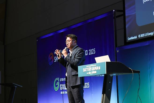 김제영 LG에너지솔루션 CTO 전무가 20일 일본 도툐 빅사이트에서 열린 ‘Battery Japan 2025’에서 기조연설을 하고 있다.<LG에너지솔루션>