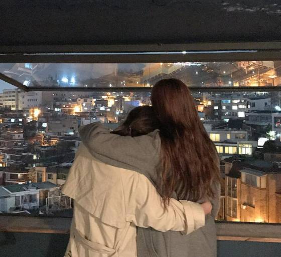 앞모습 뿐 아니라 뒷모습, 옆모습, 멀리서, 또 가까이서 들여봤다면 달랐었을까./사진=고 김새론 배우 인스타그램