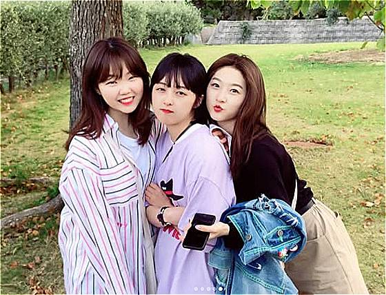 가장 빛나는 시기라는 20대, 좋아하는 친구들과 함께 찍은 사진./사진=고 김새론 배우 인스타그램