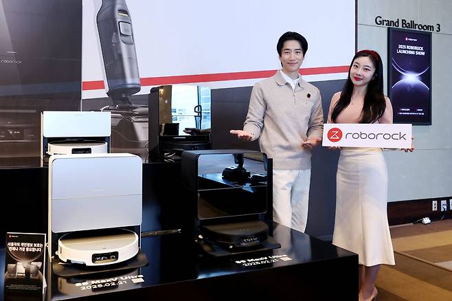 로보락의 로봇청소기 신제품 ‘S9 맥스V 울트라’와 ‘S9 맥스V 슬림’ [로보락 제공]