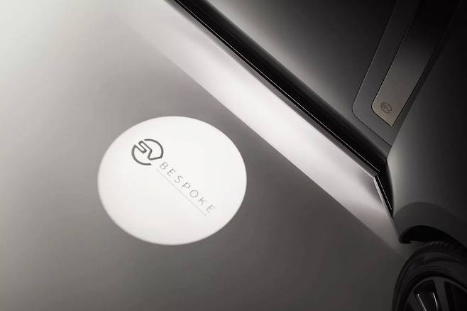 랜드로버 레인지로버 SV 비스포크 콜린스 에디션 도어 라이트