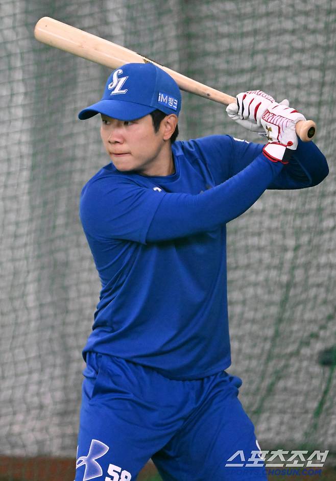 21일 일본 오키나와 온나손 아카마구장에서 삼성 라이온즈의 스프링캠프 훈련이 진행됐다. 김지찬이 타격훈련을 하고 있다. 오키나와(일본)=허상욱 기자 wook@sportschosun.com/2025.02.21/