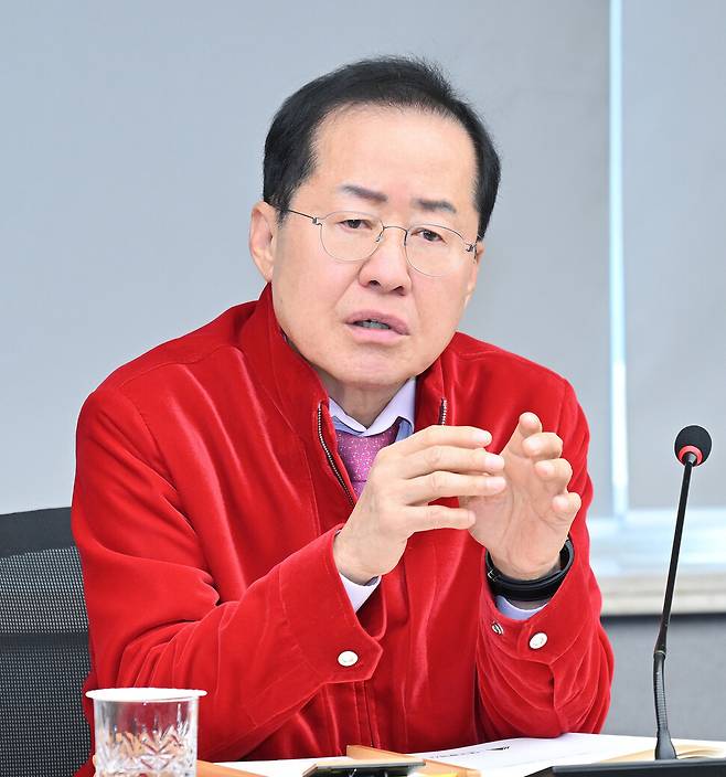 홍준표 대구시장이 지난 18일 대구시 간부회의에서 발언하고 있다. 대구시