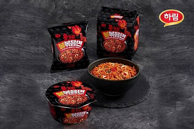 용가리 불 볶음면 제품.(사진=하림 제공) *재판매 및 DB 금지