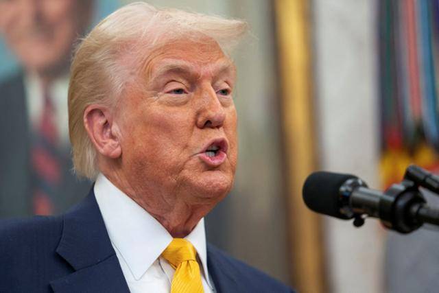 도널드 트럼프 미국 대통령이 21일 백악관에서 기자회견을 가지고 있다. 워싱턴=로이터 연합뉴스