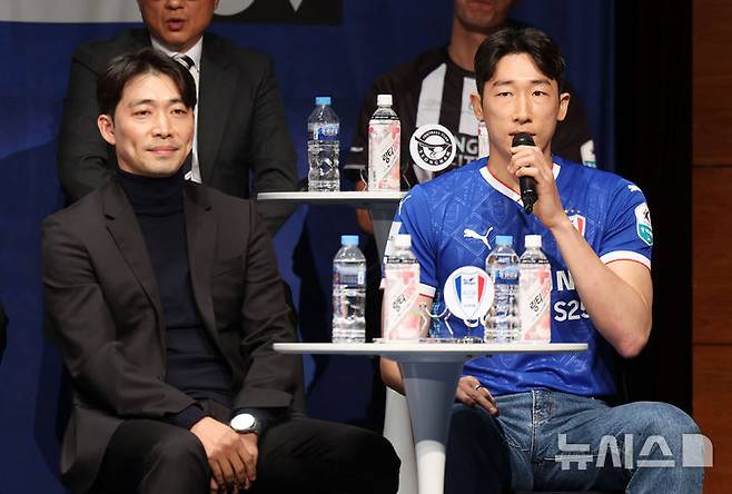 [서울=뉴시스] 홍효식 기자 = 지난 19일 서울 마포구 누리꿈스퀘어에서 열린 K리그2 2025 개막 미디어데이에서 수원삼성블루윙즈 양형모 선수가 각오를 밝히고 있다. 2025.02.19. yesphoto@newsis.com