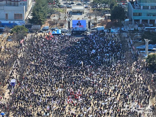 22일 오후 대전시청 남문광장에서 세이브코리아 주최 윤석열 대통령 탄핵 반대 집회가 개최됐다. 인상준 기자