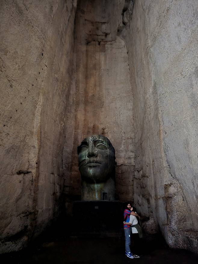 디오니시우스의 귀 이고르 미토라이 품.