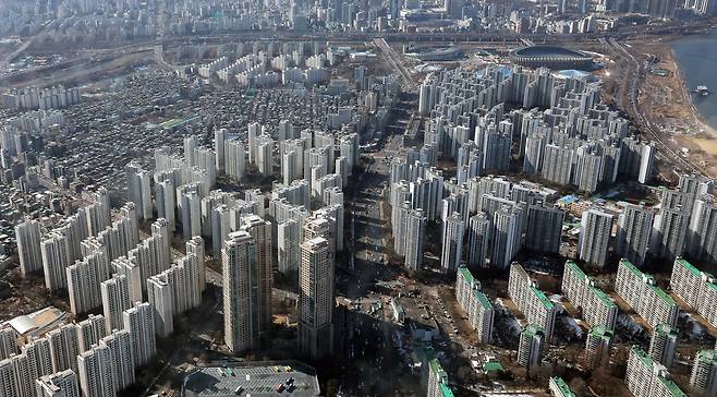 서울 송파구 롯데월드타워 서울스카이에서 바라본 잠실 아파트단지 모습./뉴스1
