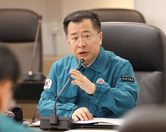 강경성 대한무역투자진흥공사(코트라) 사장이 지난 18일 서울 코트라 본사에서 열린 제5차 수출투자비상대책반 회의에서 발언하고 있다. 코트라 제공