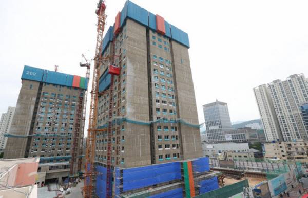 부산지역 아파트 건설 현장.