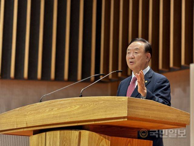 장종현 백석대 총장이 20일 충남 천안 백석대에서 열린 신대원 신입생 영성수련회에서 말씀을 전하고 있다.