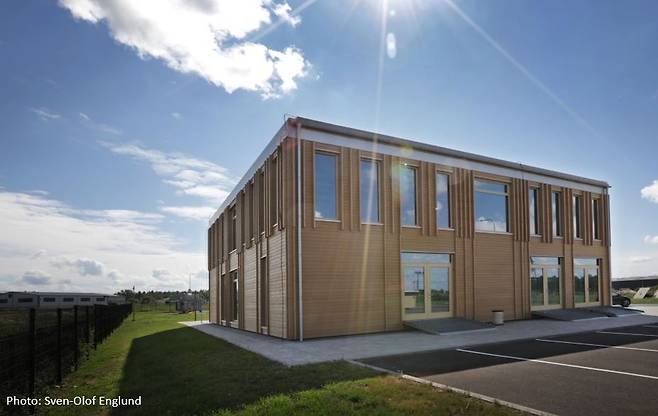 크레아토무스 솔루션즈 최고경영자(CEO)가 소개한 모듈러 박스 26개를 활용해 만든 한 학교의 모습. [에스토니아 우드하우스 제공]