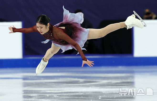 [서울=뉴시스] 고범준 기자 = 피겨 이해인이 23일 오후 서울 양천구 목동 아이스링크에서 열린 2025 ISU 4대륙 피겨 선수권대회 여자 싱글 프리스케이팅에서 연기를 펼치고 있다. 2025.02.23. bjko@newsis.com