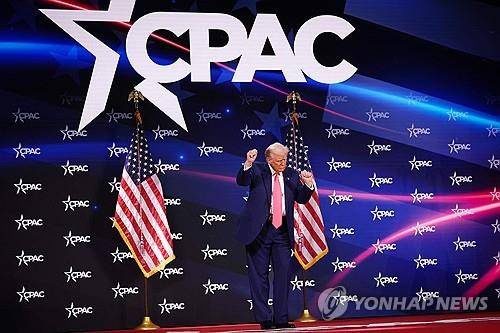 연설후 'YMCA송' 맞춰 몸 흔드는 트럼프 [AFP=연합뉴스 재판매 및 DB금지]