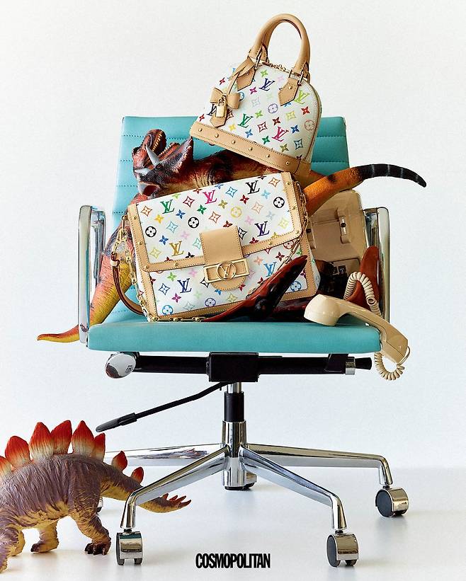 (위부터) LVxTM 알마, LVxTM 도핀 소프트 모두 가격미정 Louis Vuitton.