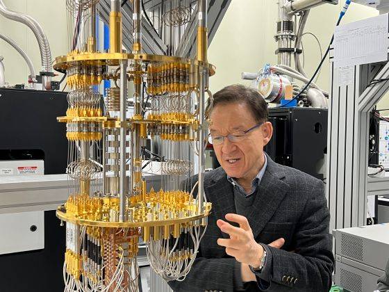 이용호 초전도양자컴퓨팅시스템연구단장이 현재 개발 중인 양자컴퓨팅에 대해 설명하고 있다/사진=한국표준과학연구원