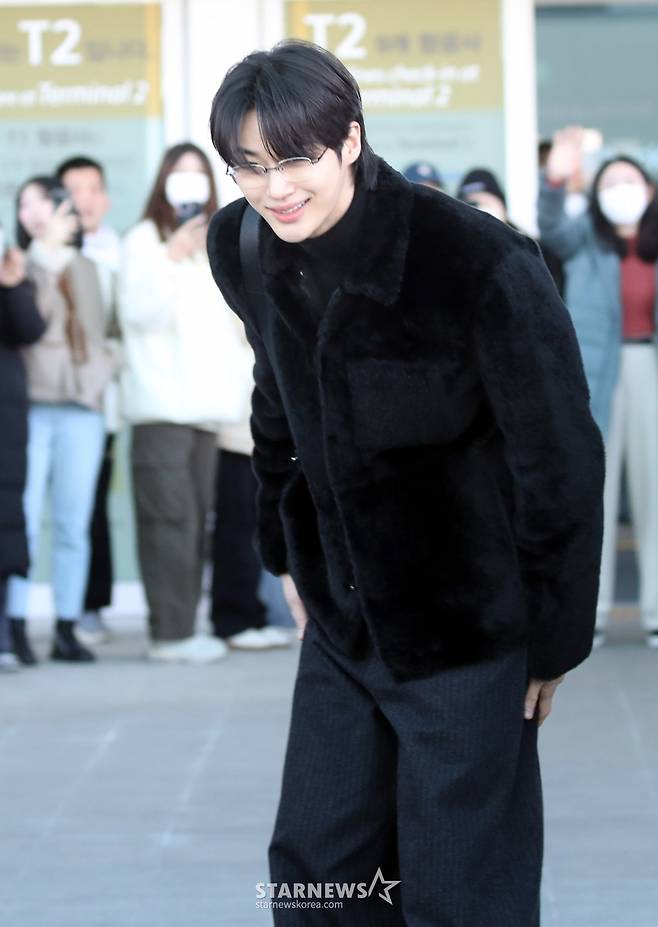 배우 변우석이 ‘PRADA FW25 DONNA FASHION SHOW’ 참석 차 이태리 밀라노로  24일 오전 인천국제공항을 통해 출국하고 있다, 2025.02.24 /사진=임성균 tjdrbs23@