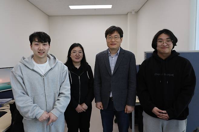 비달소닉 양준모 대표(왼쪽에서 세번째)와 직원들 [촬영 장지현]