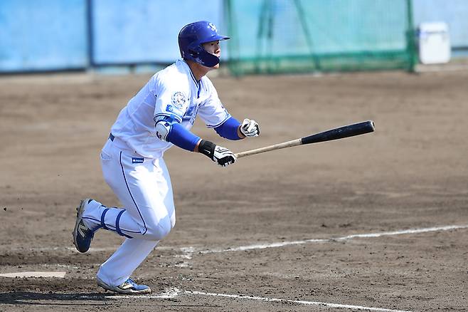 삼성 차승준이 19일 일본 오키나와 온나손 아카마 구장에서 열린 2025 스프링캠프 연습경기 주니치전에서 타격하고 있다. 사진 | 삼성 라이온즈