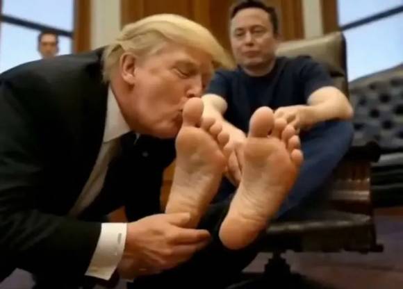 도널드 트럼프 미국 대통령이 일론 머스크 정부효율부(DOGE) 수장 겸 테슬라 최고경영자(CEO)의 발에 입을 맞추는 가짜 영상이 퍼졌다. 사진은 해당 영상 캡처. [사진=엑스(옛 트위터)]