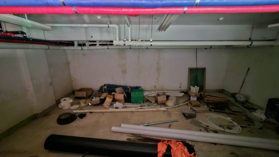 선거연수원 제2생활관 지하 2층 창고로 쓰이는 공간. [사진 독자]